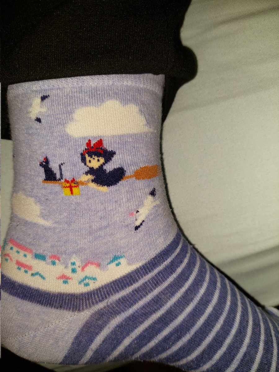 Jenlovesgames_'s tweet image. It&apos;s a Studio Ghibli socks sort of day today. Hope you&apos;re all having a fab Sunday!
#StudioGhibli #kikisDeliveryService #awesomesocks #gamer #gamergirl #SundayMotivation