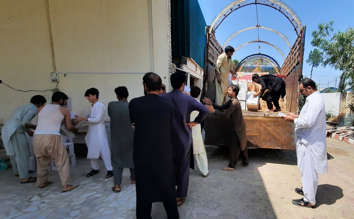 ShafeeqGigyani's tweet photo. We have received a truck of 250 cottons of medicines from Medicon Pharma for the flood-hit areas of Charsadda.

If any relief team need these call to Adil Mehmood  (03110947006). https://t.co/KwVTCnfHcQ