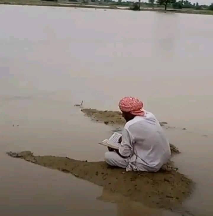 mian___nasir's tweet photo. اے موسیٰ کے لیے دریا میں راستہ نکالنے والے ہمارے رب ہم پہ رحم فرما۔۔۔۔🤲
#FloodinPakistan 
#Allah https://t.co/y061p3wl2p