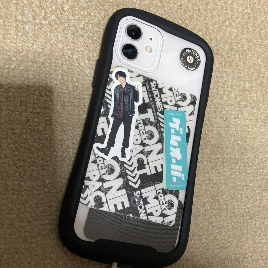 Iphoneの透明ケースにトレカや写真を挟むのはあり 気を付けること3つ スマホの設定 Com