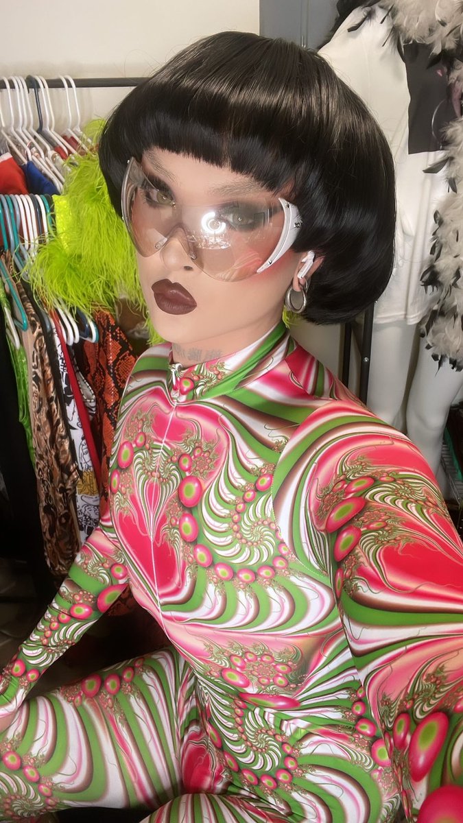gonglisuperfan's tweet photo. Pen15 girl is thriving https://t.co/ryqVCzD4oW