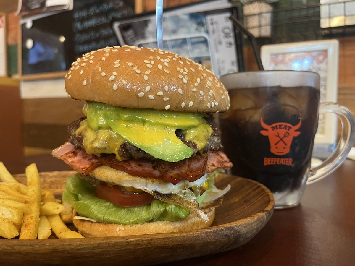 Avventoleggero's tweet photo. はい！幸せ〜😋
フルバーガー&amp;コーラL

#cornergateburger https://t.co/8WU14Ncd56