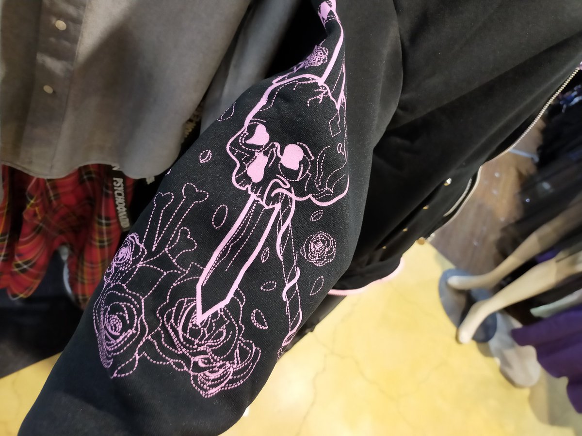 regulus69's tweet photo. FINAL ROCK 新作入荷しました!!!
新作コーデしましたので
是非見に来て下さい🌹💀✨
#FINALROCK #レグルス #アメ村 https://t.co/U8sMhDDbuM
