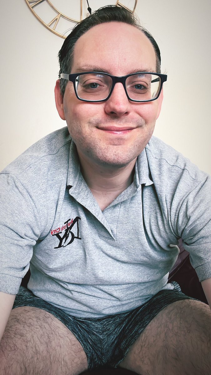 Morning! 🏳️‍🌈

Always looking to connect with new people! 

#pansexual #prideboy #hairyboy #alttwitter #hairymen #sundayselfie