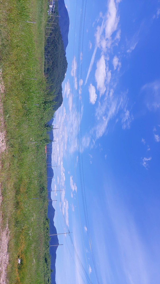 choeseolin11's tweet photo. 하늘 대박..{♥_♥} https://t.co/76X8yoM8Kk