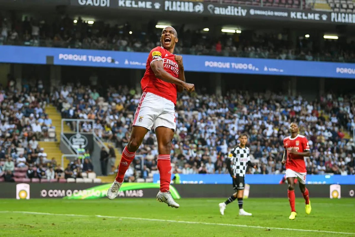 SLBStats's tweet image. 🔎 João Mário aos poucos vai mostrando que a concorrência que chegar vai ter de trabalhar muito. 

👀 𝑱𝑶𝑨̃𝑶 𝑴𝑨́𝑹𝑰𝑶
⏱ 90' Minutos
⚽️ 2 Golos
🔑 3 Key Passes
👟 25/30 Passes bem sucedidos 
❗️ 1 Big Chance missed

@joaome17 🔥