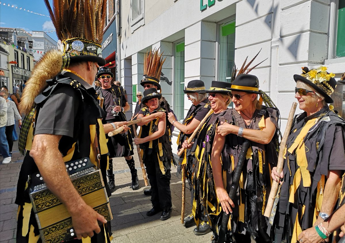 WreckersMorris's tweet photo. Yesterday, Squire (Chief of Operations, the one who must be obeyed - well that's what we let him thinkπ) decided to do a kit inspection. Heaven knows why - surely he would know we would pass with flying colours! π€£π
#kitinspection #morrisdancing #cornishmorris #bordermorris https://t.co/HRnHnCzzSj
