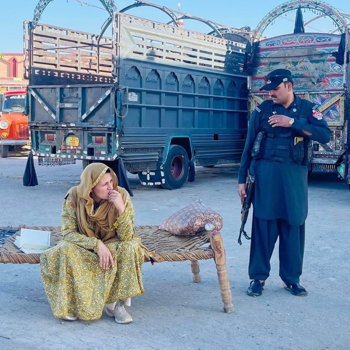 momentmemori's tweet photo. ADC Nowshehra Quratulain Wazir, The real &amp; exemplary civil servant 🇵🇰 https://t.co/nYKGtbhRrd
