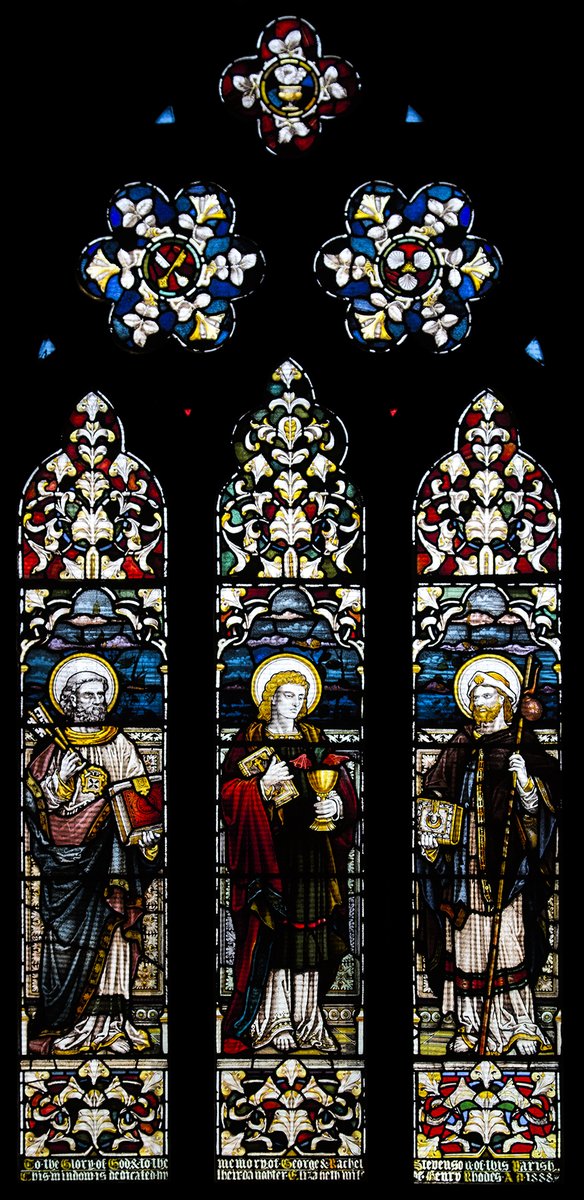 Our final window - the south transept 3 male saints: St Peter, St John the Evangelist, &amp; St James the Great, the only 19th century window NOT by #CEKempe &amp; identified by initials SB bottom right. #StainedGlassSummer bit.ly/3bAQ4vI #ExploreChurches #HistoricChurches #NG15
