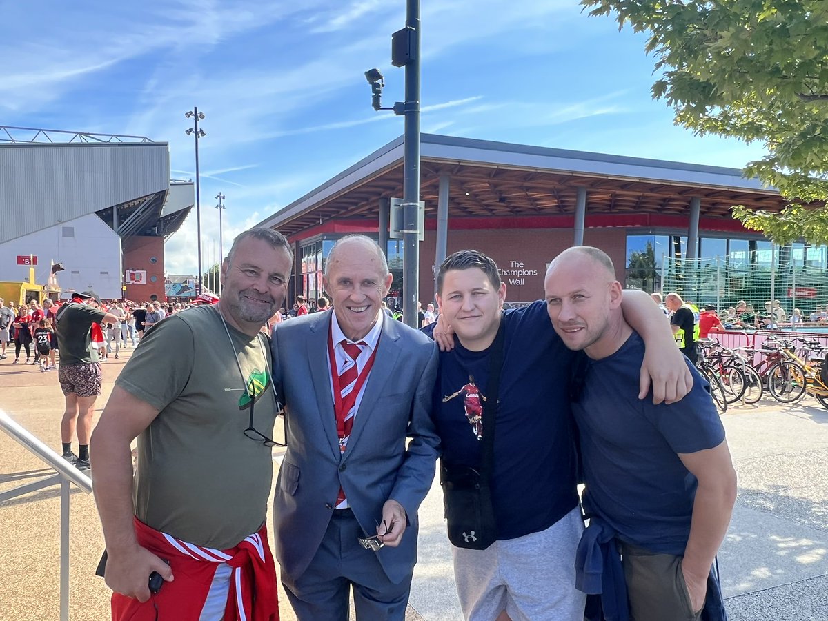 gaz_stent6's tweet photo. Great day yesterday and a good result Hopefully kick on now bumped in to this fella anyone know him #philneal https://t.co/JM5d2D7msP