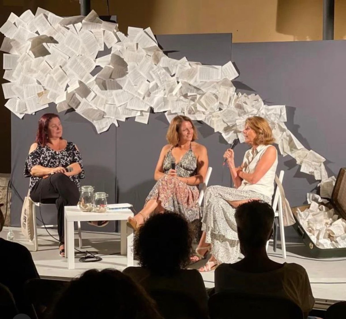 CareSantos's tweet photo. Ahir a la nit a Malgrat de Mar @Viladelllibre, parlant de sexe amb @Silvia_Cantos i @patvilaarmangue. Gràcies per ser-hi! @columnaedicions @gloriagasch @Emili_Rosales https://t.co/fZaKchXsjp