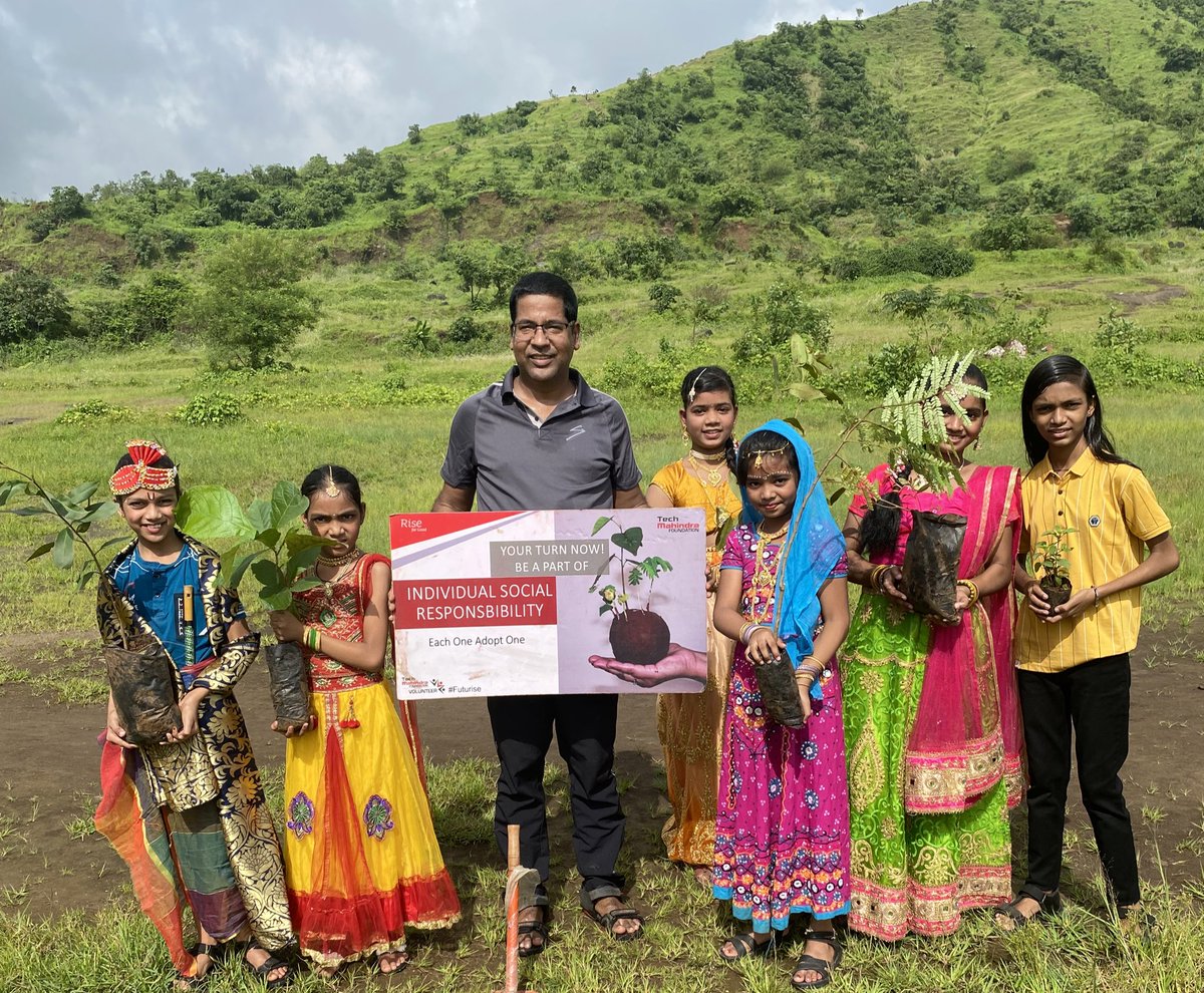 DK_Rise4Green's tweet photo. EachOnePlantOne #AdoptOne to mitigate #ClimateChange #ISRWAY. More than 50 volunteers of #PatanjaliParivar Joined hands to Save Kharghar with 100’s of medicinal plants. @PMOIndia @tech_mahindra #Rise4Good @C_P_Gurnani @anandmahindra @vrindapisharody @Harsh_Soin @yogrishiramdev https://t.co/9QcuzpMmPx