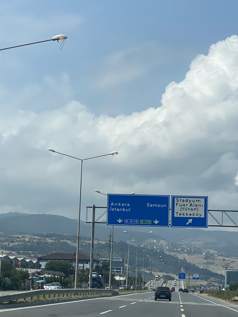 dertlipinyata's tweet photo. @tekkekoybeltr55  Merhaba yol ışıkları yanıyor ilgililere iletebilir misiniz? Teşekkürler. https://t.co/WBhItEzGyL