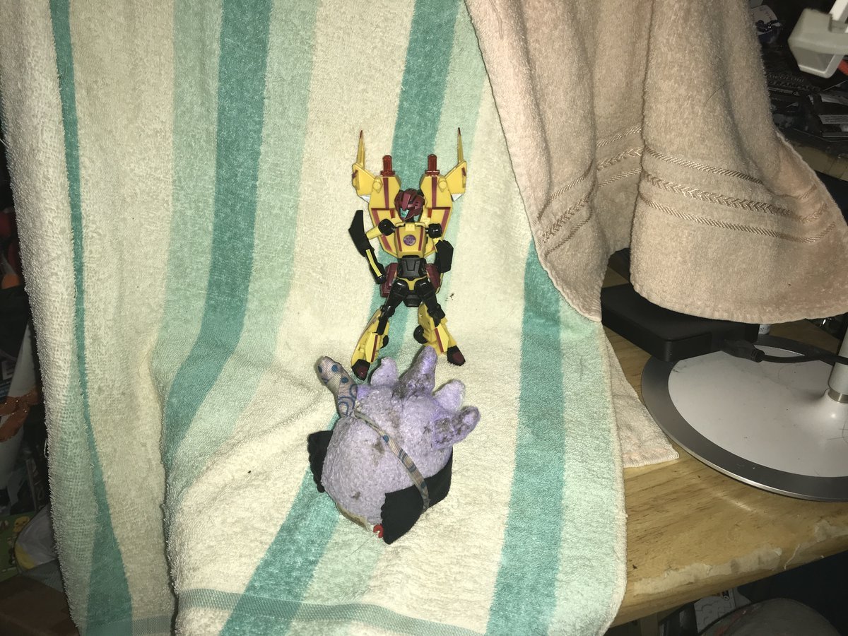 Transfan2's tweet photo. @NightShiningPR @JesseWittenrich @BotCon
Puggle IDW Galvy: I visited #TransformersAnimated Universe Again On 08/27+Saw #AnimatedDragStrip Again! Neat Robot Mode!#TFA #PugglesTalk #Transformers #GalvyTFA #ReviveTFA #Botcon #トランスフォーマーアニメイテッド #Botcon2011 #DragStrip https://t.co/XMxDpamJST
