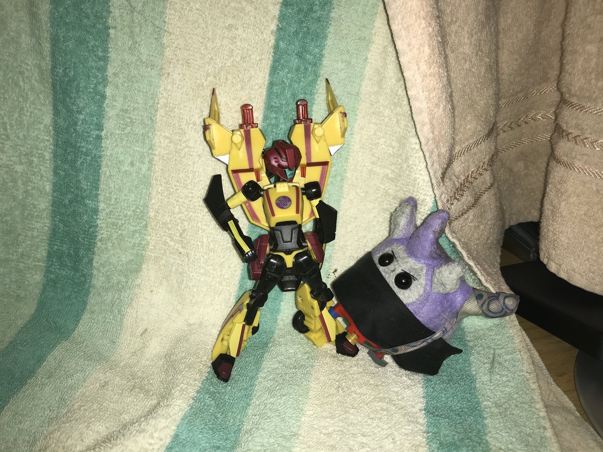 Transfan2's tweet photo. @NightShiningPR @JesseWittenrich @BotCon
Puggle IDW Galvy: I visited #TransformersAnimated Universe Again On 08/27+Saw #AnimatedDragStrip Again! Neat Robot Mode!#TFA #PugglesTalk #Transformers #GalvyTFA #ReviveTFA #Botcon #トランスフォーマーアニメイテッド #Botcon2011 #DragStrip https://t.co/XMxDpamJST