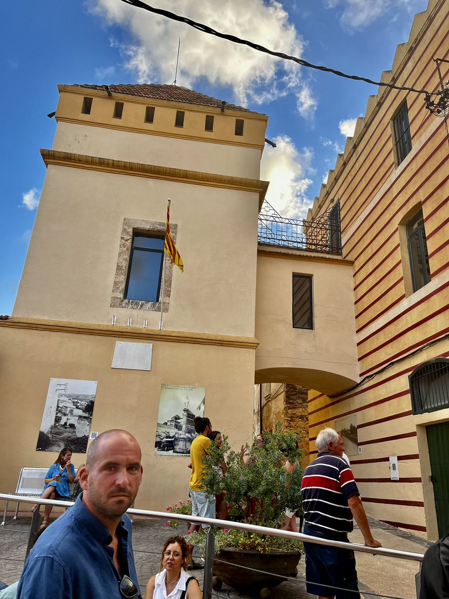 Cintaran's tweet photo. #capvespresmàgics #amicsart #momentssorpresa #instasunics #cartoixa #pentone #castelldelanau #Gaià #culturaivi https://t.co/gS1bjaFJTw