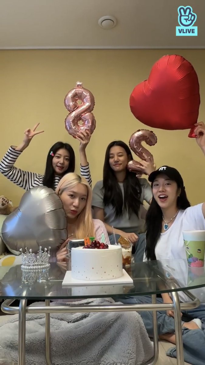 ahnsolbin_'s tweet photo. Stay together forever♥️
#8YearswithLABOUM https://t.co/PaW5cFxjIb
