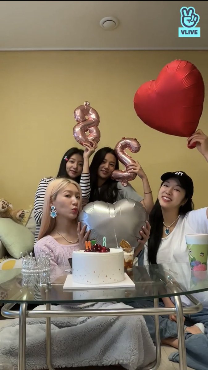 ahnsolbin_'s tweet photo. Stay together forever♥️
#8YearswithLABOUM https://t.co/PaW5cFxjIb