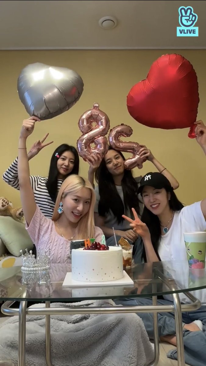 ahnsolbin_'s tweet photo. Stay together forever♥️
#8YearswithLABOUM https://t.co/PaW5cFxjIb