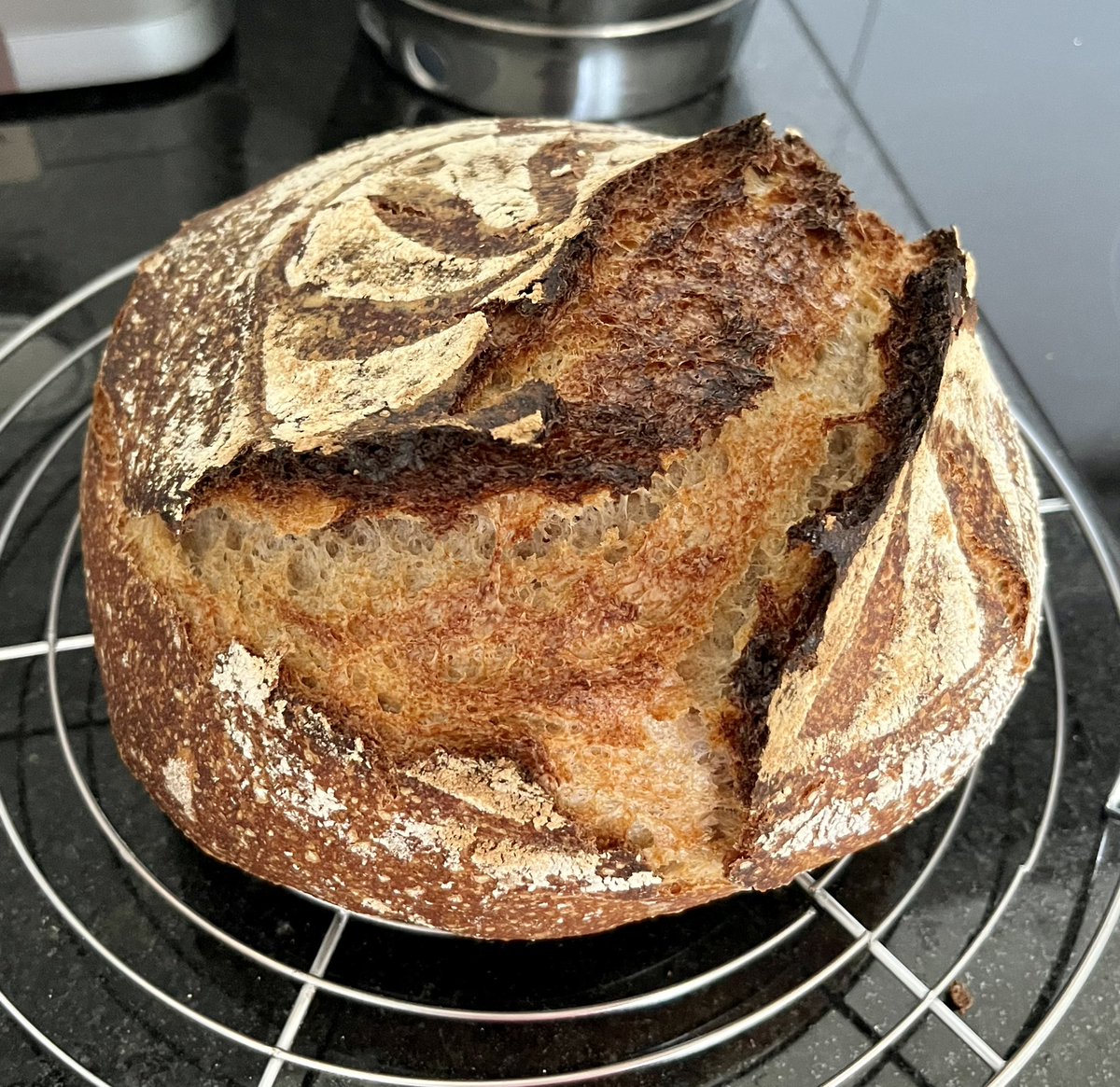 claschny's tweet photo. Unser Mitbringsel für unsere Gastgeber von heute Abend🥰Wir freuen uns darauf😍#BackenmitClaSte #Sauerteig #Sourdough #Bread #Brot #Brotheld @lecreuset https://t.co/yEdkW95xke