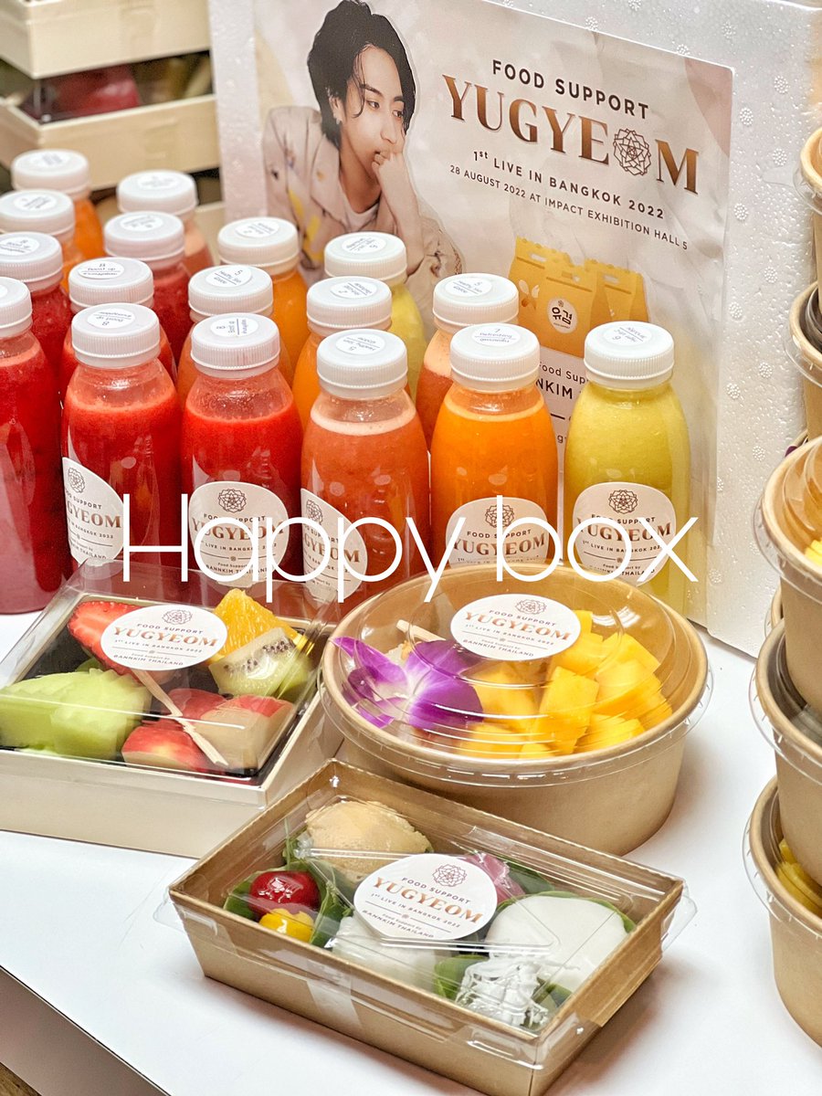 happybox8889's tweet photo. Thank you very much for choosing us to provide food support today❤️💕 

Hope you enjoy our delicious snack and drinks🥤🧃🍓🥝

#YUGYEOM 
#YUGYEOM1stLiveInBKK_D2 
#GOT7 https://t.co/D8lamZlz4m