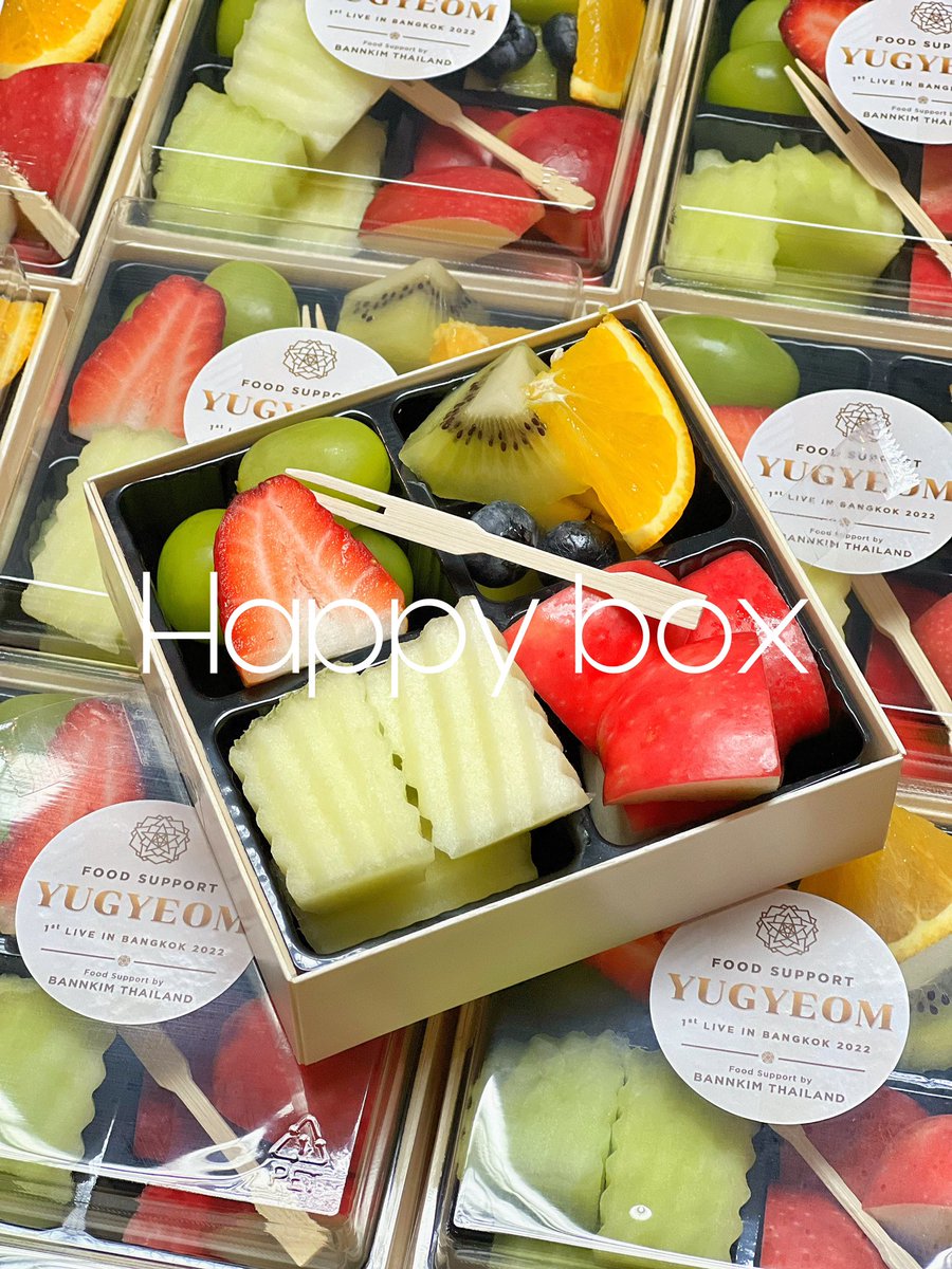 happybox8889's tweet photo. Thank you very much for choosing us to provide food support today❤️💕 

Hope you enjoy our delicious snack and drinks🥤🧃🍓🥝

#YUGYEOM 
#YUGYEOM1stLiveInBKK_D2 
#GOT7 https://t.co/D8lamZlz4m