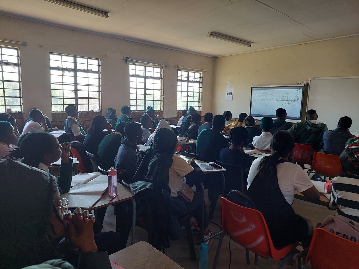 hellykgopa's tweet photo. @awqafsa paper  2 online revision at Sebetsa-O-Tholemoputso High School https://t.co/mC7QO7RblL