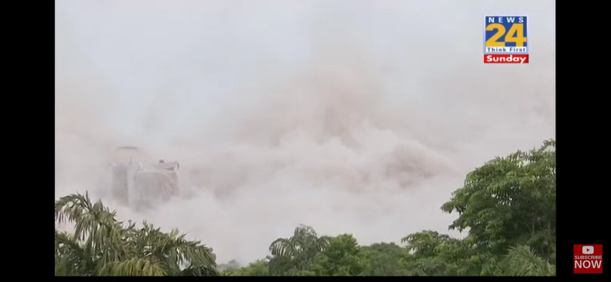 MissionVilayati's tweet photo. Haan ab bahut accha lag raha hai 😅

#NoidaTowerDemolition https://t.co/L9cpS8djIA