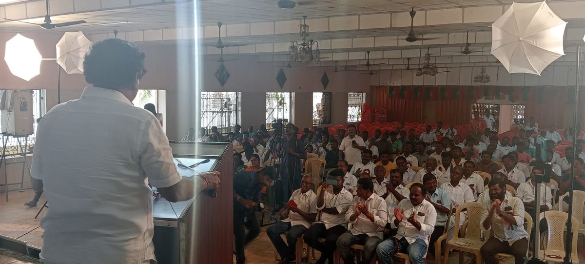 ProfessorBJP's tweet photo. இன்று திருச்சியில் நடைபெற்ற தேவேந்திர குல வேளாளர் பட்டியல் வெளியேற்றம் குறித்த நிகழ்ச்சியில் சிறப்புரையாற்றினேன்!!!
என்னுடன் திருச்சி மாநகர் மாவட்ட தலைவர் ராஜசேகரன் கூட்டுறவு பிரிவினுடைய மாநில செய���ாளர் ராஜேந்திரன் திருச்சியின் மூத்த தலைவர் இல கண்ணன் ஆகியோர் கலந்து கொண்டார்கள். https://t.co/uz7mYA9Ht1