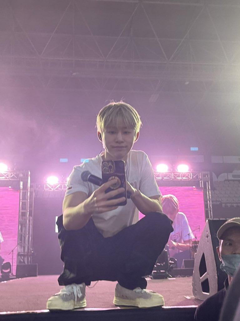 ayybi131's tweet photo. hanbin selfie with my phone 🫠@shxx131bi131 https://t.co/fYjgmJ9i7C