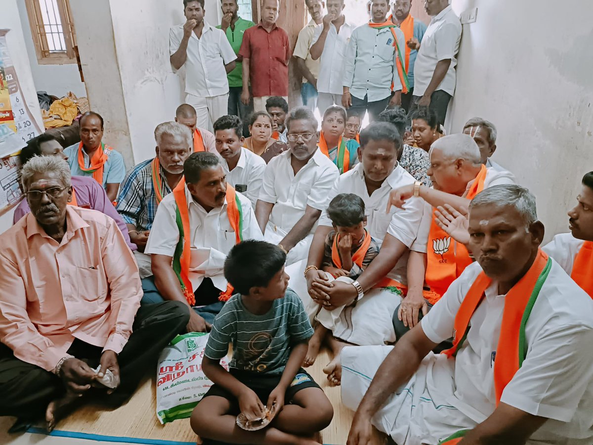 AKSaiJSaravanan's tweet photo. Today Our Hon'ble Minister @AKSaiJSaravanan Watched PM @narendramodi ji's #MannKiBaat at booth No -15 Koodappakam, of #Oussudu Mandal with Booth incharge and people's.
@blsanthosh @BlrNirmal @BJP4Puducherry https://t.co/ckxl7EBjug