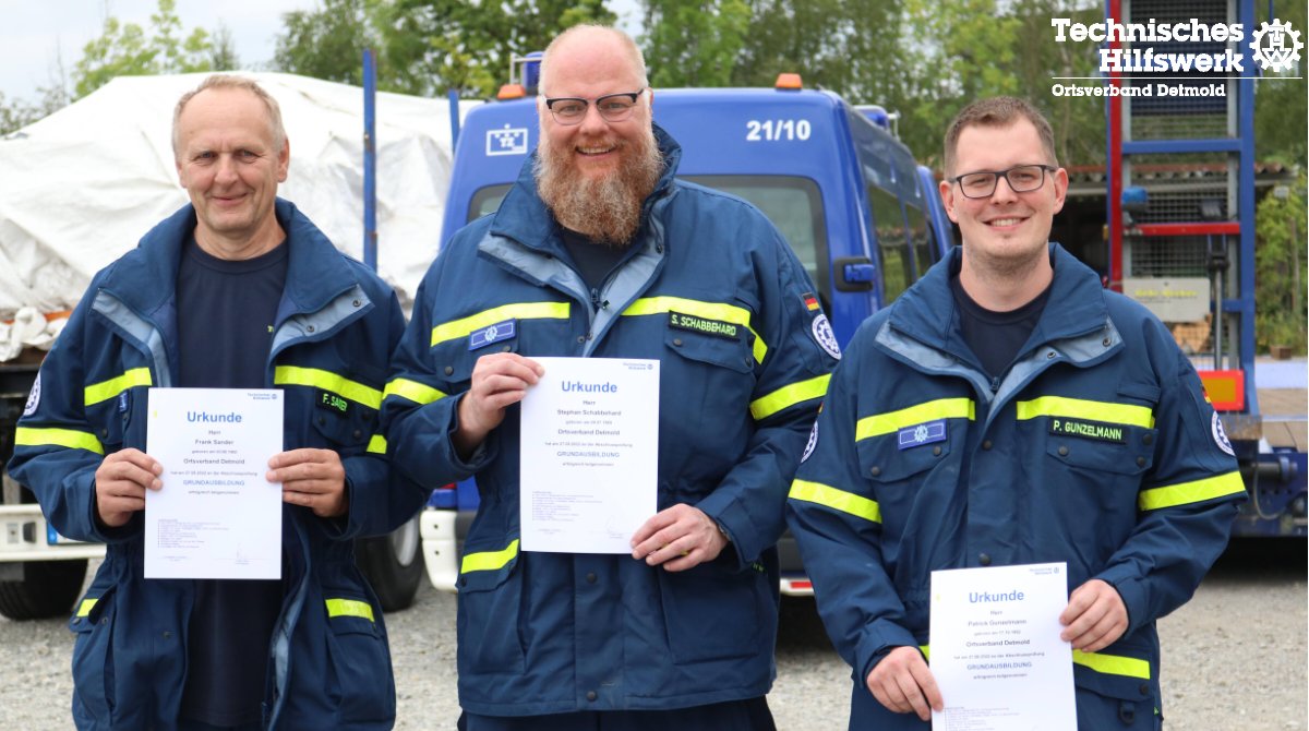 Grundausbildung bestanden! Frank, Stephan und Patrick haben gestern in Bielefeld die Prüfung erfolgreich gemeistert und damit ihre Einsatzbefähigung im THW erhalten. Herzlichen Glückwunsch!
#thw #starkfürdetmold #technischeshilfswerk