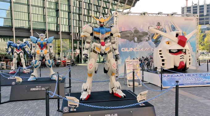 グランフロント前と北館にガンダムいました