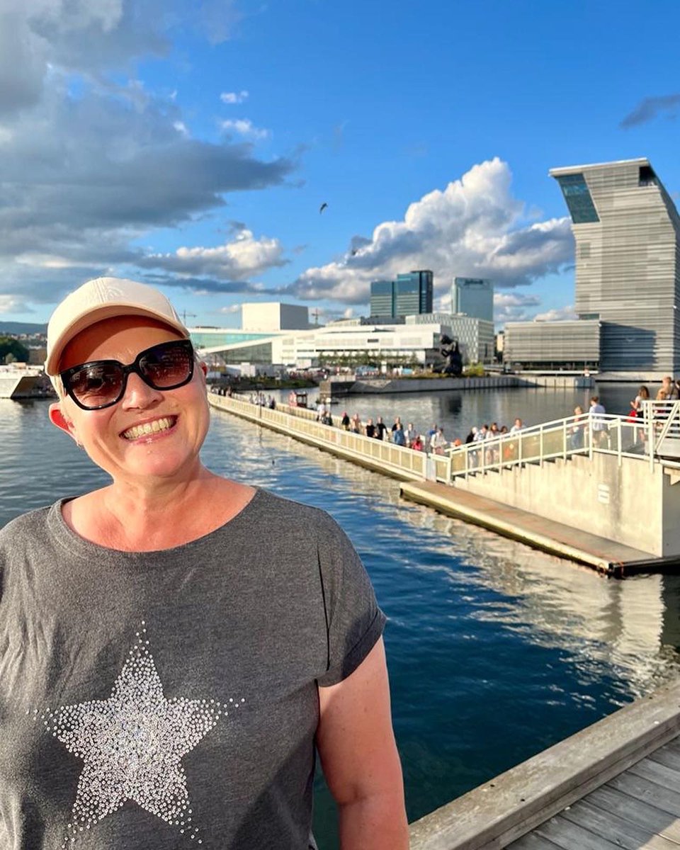 susybliving's tweet photo. Good morning from Oslo.🇳🇴

I’m here visiting Mr N
Oslo is a very vibrant city 
It also has a lot of very beautiful bedding and perennial planters situated everywhere.
The rudbeckia and echinacea are stunning. 
Flowers make anywhere special.
🌸🌻🌼

Hope you have a good Sunday. ❤️ https://t.co/bZMbDPmxJr