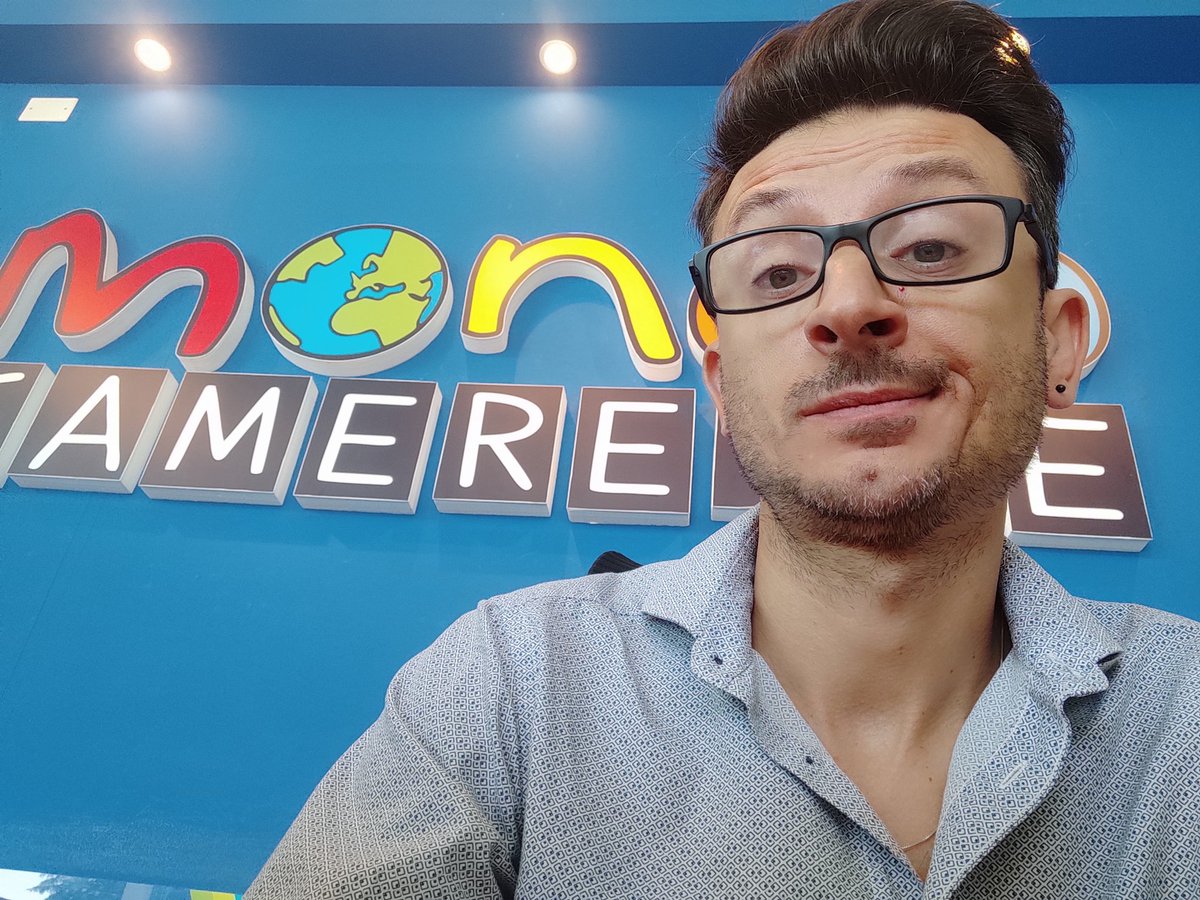 VSquazzy's tweet photo. Quando all'accoglienza mi dicono: "ma vendete solo le camerette?" 🫣 No, vediamo anche frutta e verdura, ma la gente spreca pure il fiato perdite una boiata del genere? Mah, boh, nu sacciu😄 https://t.co/IIvwvFomn8