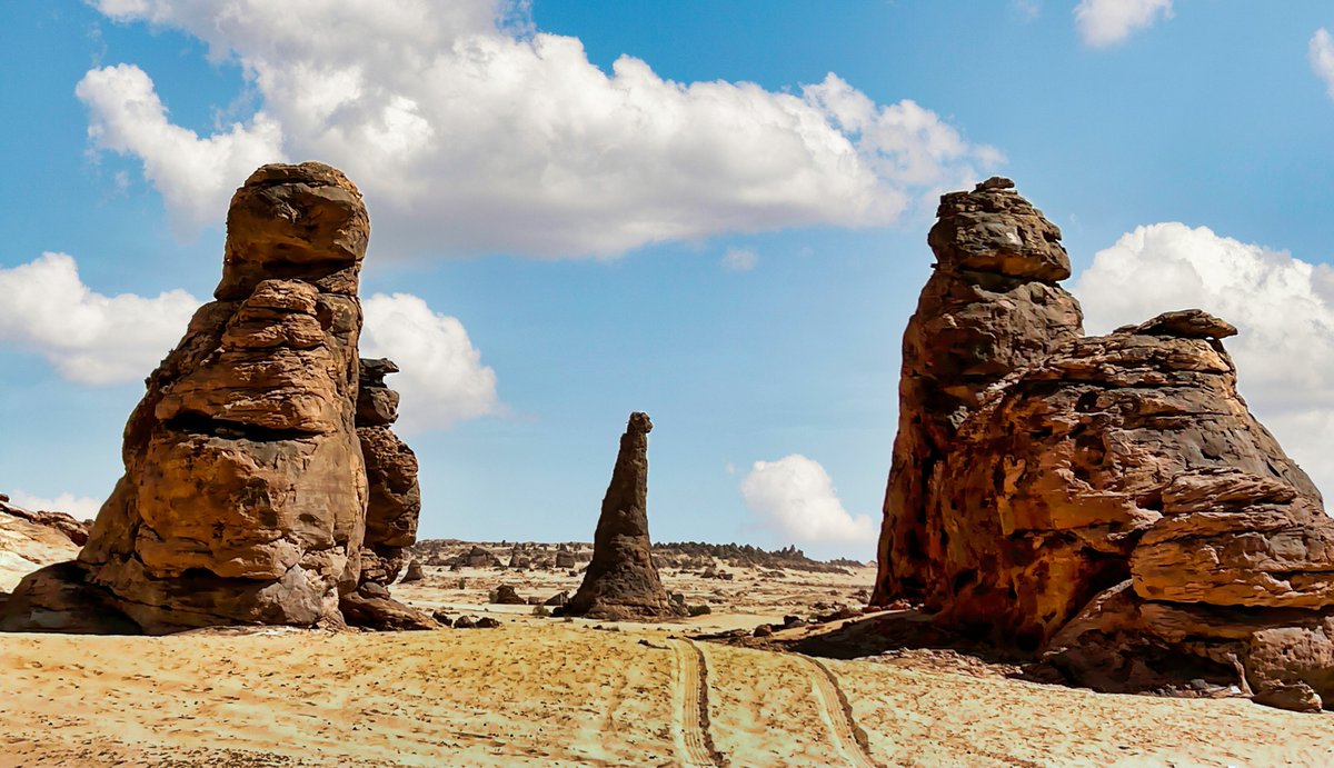 hazeleyes1206's tweet photo. Alien Lands of Gharameel, Tabuk
#ksa #rockformations #Rocks #stonestructures #photography #Photo_Folio #PHOTOS #landscapephotography #landscape https://t.co/bL0l6xUhyD