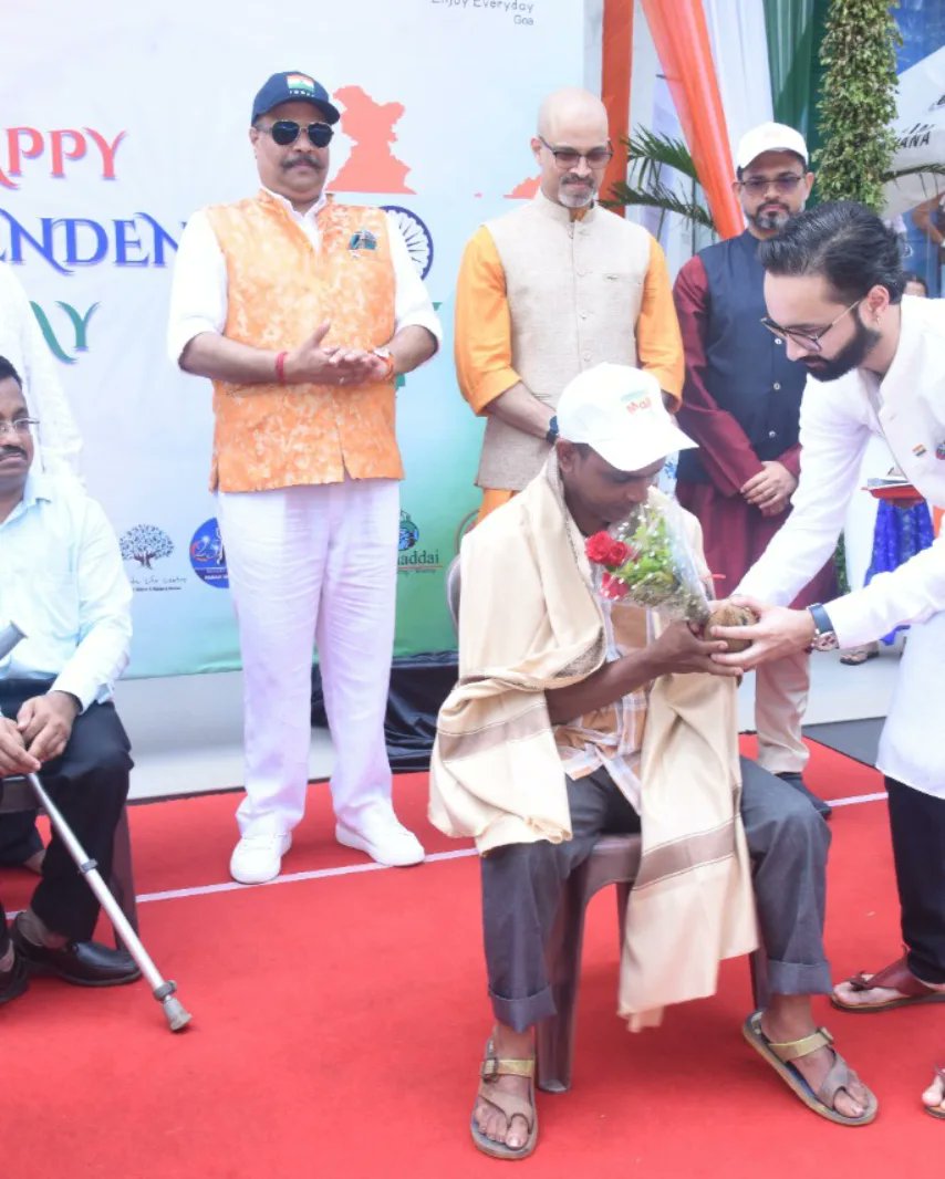 RCPanajiMT's tweet photo. RCPMT in association with Caculo Mall on the occasion of 75th Independence Day, felicitated Bashir Nawar, with celebral palsy is from Tonca Taleigao. He goes around walking with a cart phouse to house collecting newspapers. He makes paper bags and earns a livelihood. https://t.co/sLrYZcofhr