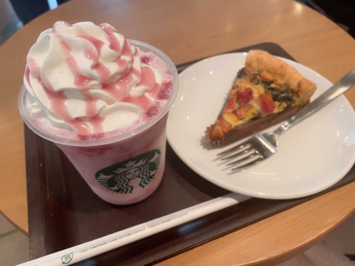 結局悩みに悩んで何も買わなかったけどスタバでちょっとリフレッシュ！gifteeありがとう🙏💗ぶどうは今月で終わりかな？飲めてよかったです♪🍇 https://t.co/Qt2ZkZYVR9