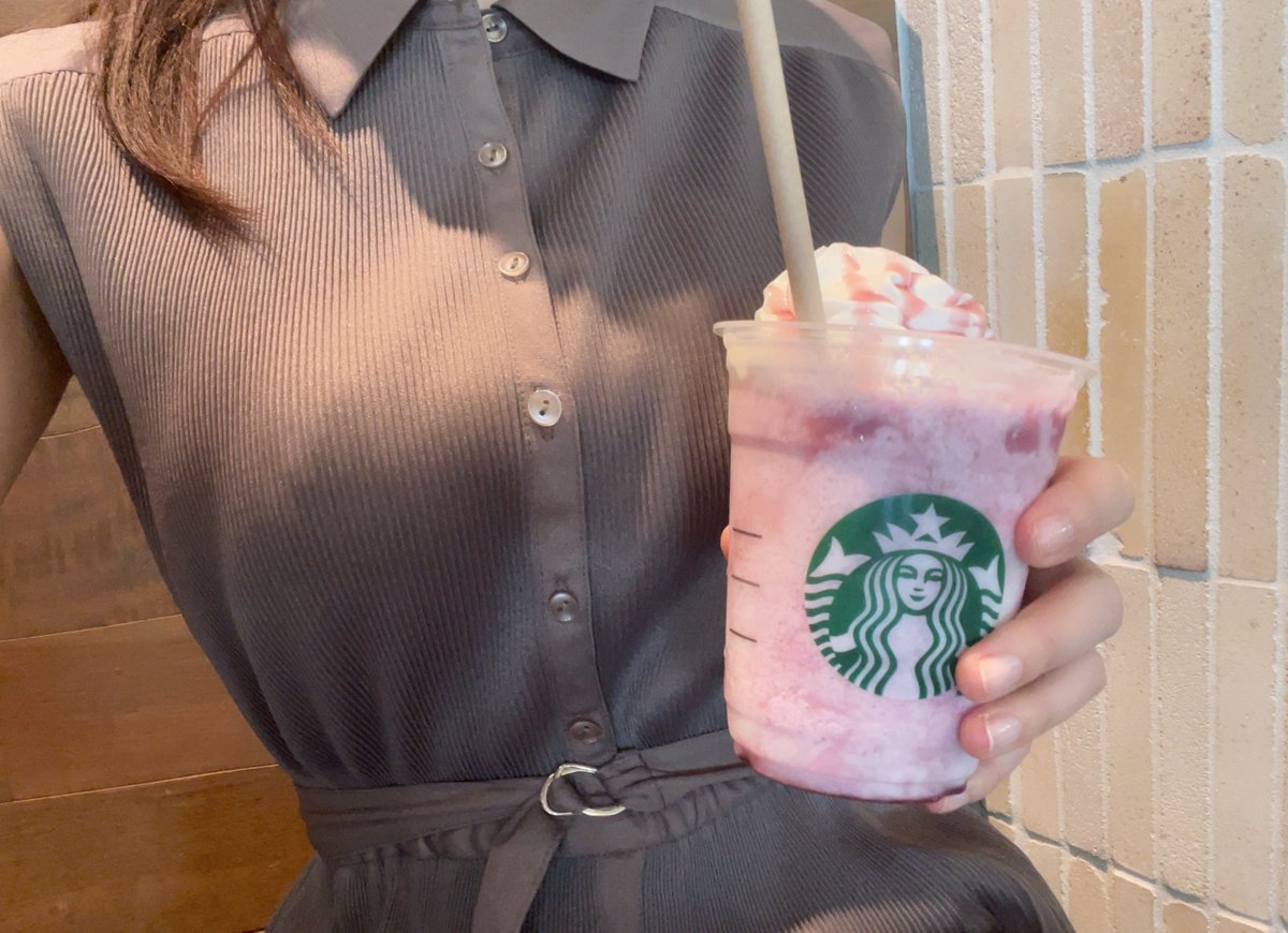 結局悩みに悩んで何も買わなかったけどスタバでちょっとリフレッシュ！gifteeありがとう🙏💗ぶどうは今月で終わりかな？飲めてよかったです♪🍇 https://t.co/Qt2ZkZYVR9