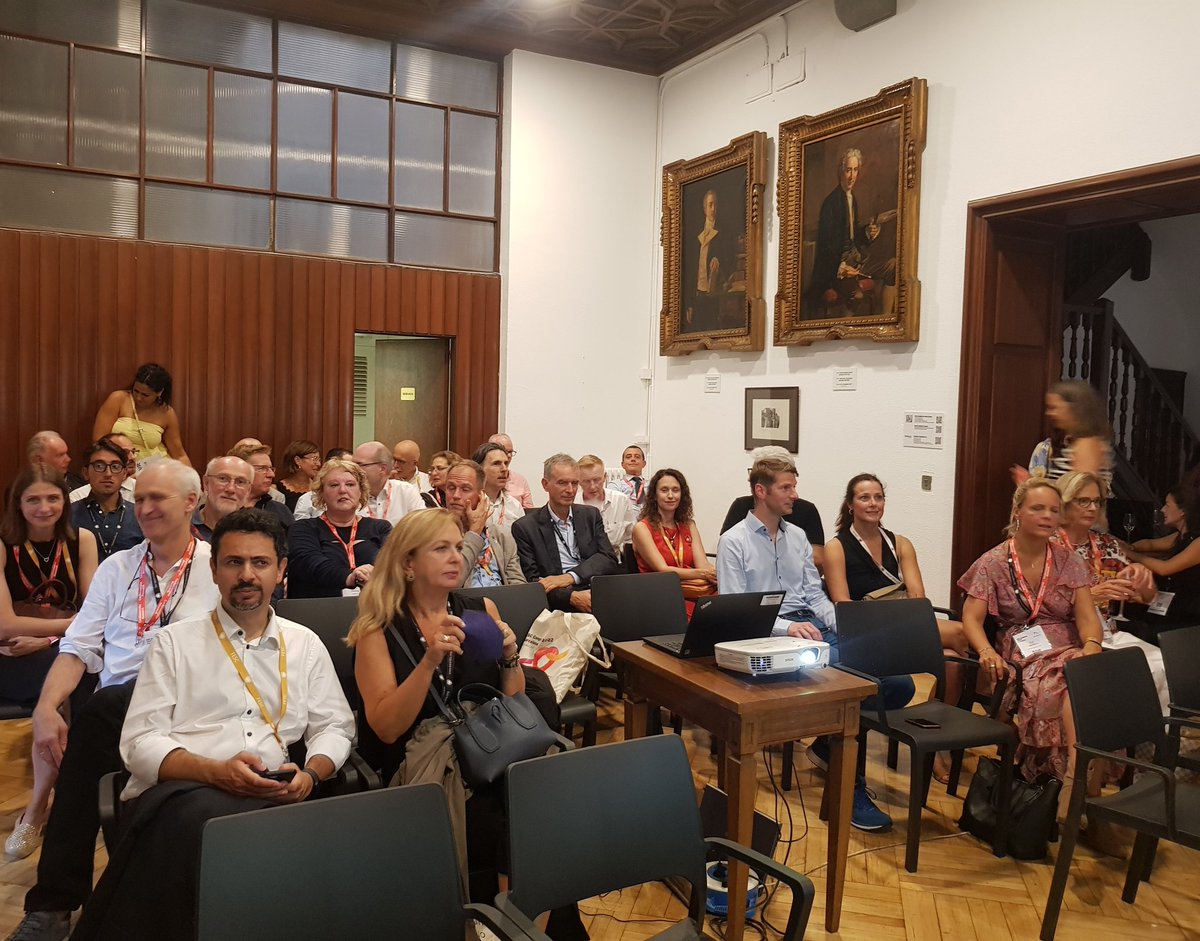 Wonderful to see so many of the #CardiovascularResearch family in person &amp; online at our Editorial Board meeting last night 

A huge thank you to all for your continued hard work &amp; contributions to our Journal ❤

<a href="/escardio/">European Society of Cardiology</a> #ESCCongress #CVD #TeamCVR