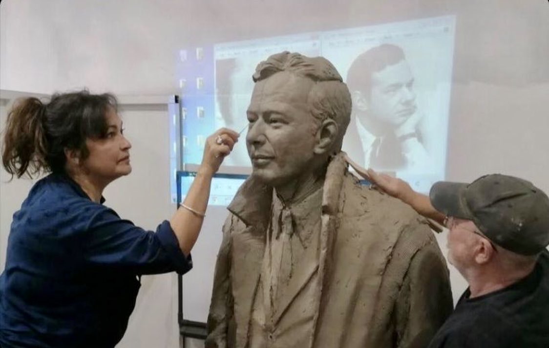 _MikeMcCartney_'s tweet photo. Look Out! Cousin Jane adding finishing facial touches to the rather magnificent Brian ‘Eppy’ Epstein statue, finally on proud display in Liverpool. https://t.co/YgJ2oYjYUM