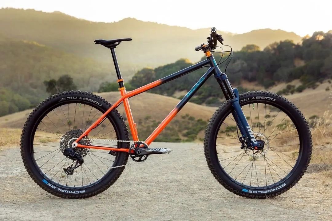 steelisrealmtb's tweet photo. Always love a Neuhaus freshy 😍2022 is most definitely the year of the two tone fade and as always Neuhaus have killed it 👊🏼👊🏼💪❤️
#steelisreal #steelisrealmtb #plusbike #madeinmarin #fyhtmtb #newbike #mountainbike #neuhausmetalworks https://t.co/argP4bUD3R