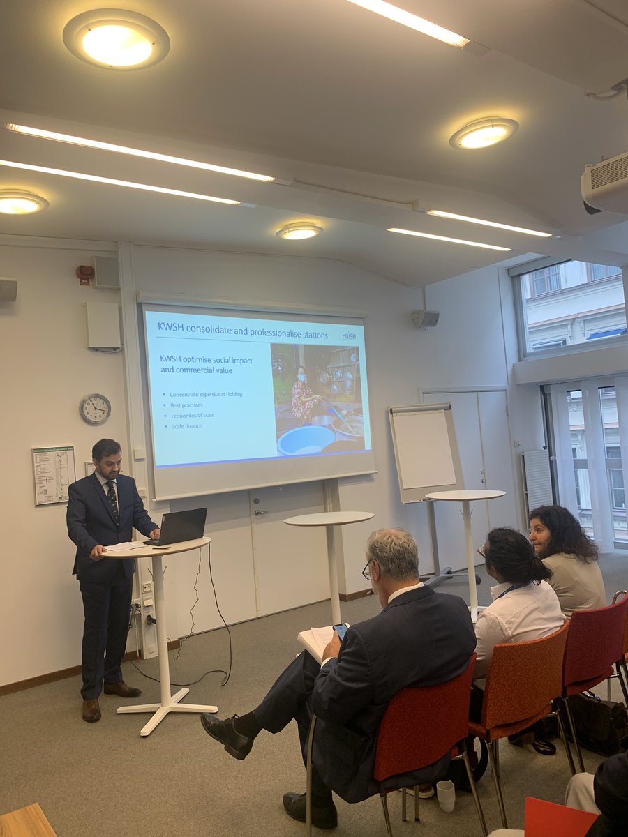 StoneFamilyFdn's tweet image. William Puyo of Khmer Water Supply Holding explaining how a holding structure is enabling professionalisation, greater efficiencies &amp;amp; quicker pathway to breakeven in rural #water supply 
#wwweek22 #wwweek #sdg6
