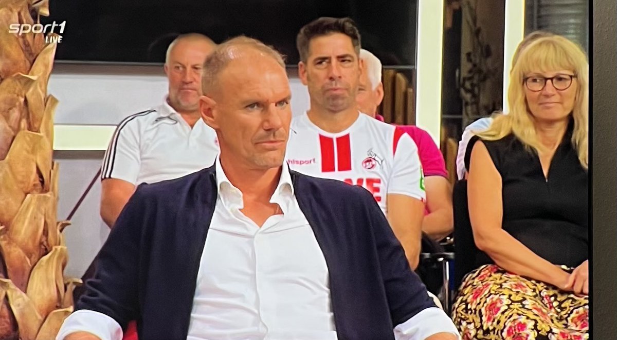 junge dsf doppelpass sieht aus wie 5h morgens bahnhofskkneipe und man will jedem gast eine zimmern