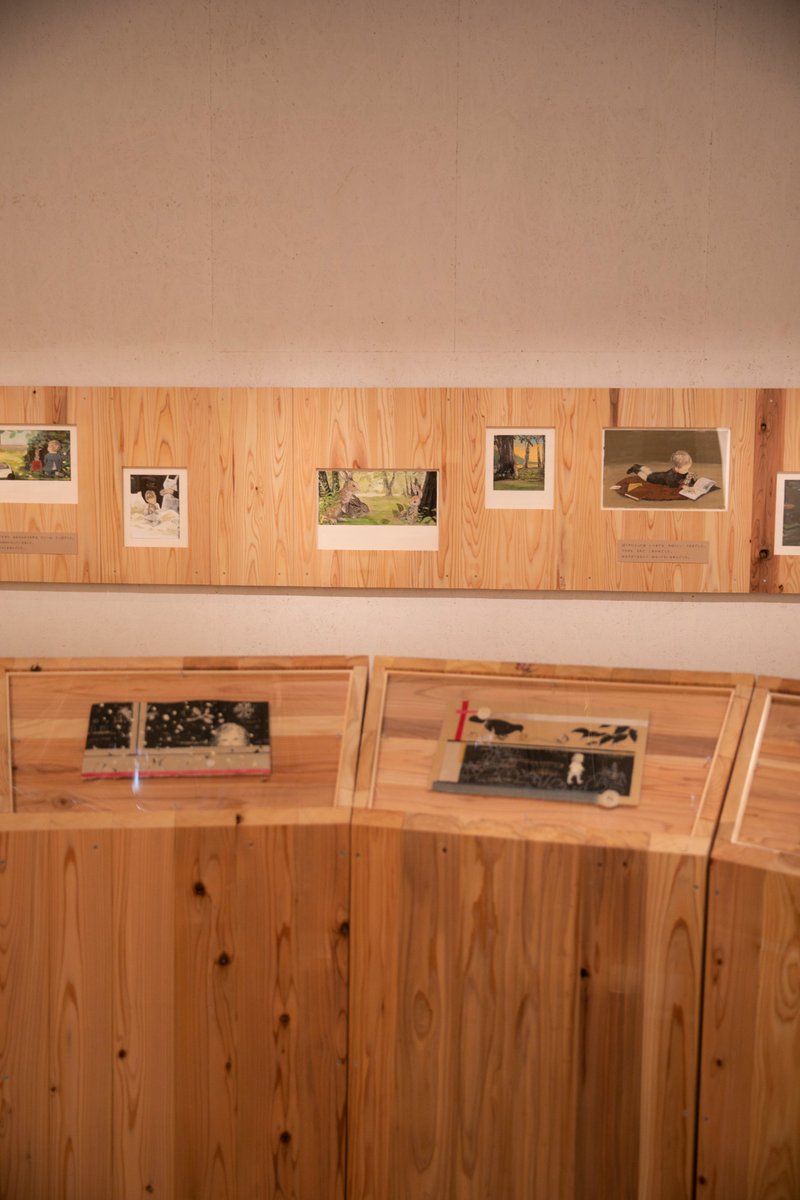 PLAY_2020's tweet photo. 【酒��駒子展、ありがとうございました】

PLAY! MUSEUMで立ち上がり、各地を巡回してきた「みみをすますように　酒井駒子」展。

兵庫県立美術館で開催した神戸会場が本日閉幕し、すべての巡回が終了となりました。たくさんのご来場、また全国より関心を寄せていただきありがとうございました。 https://t.co/BIsHpS6wO2