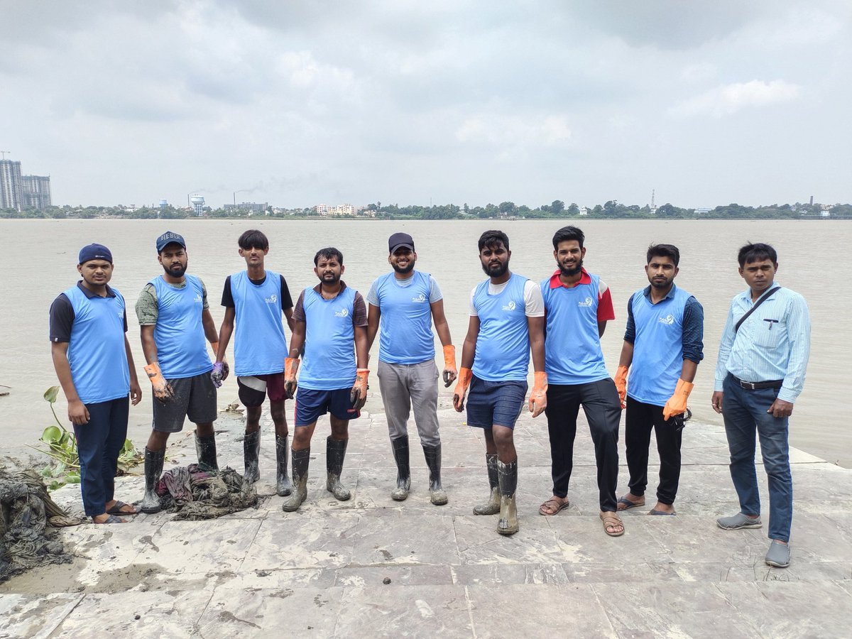 Pahchanfoundat1's tweet photo. #InsanTeriGangaMaily
#week83

Clean up drive.

Volunteers of the organization collected almost 180 Kg of garbage today...https://t.co/8s3trC6FUE

#Pahchanfoundation #CleanGanga #SaveGanga #SDGs #Goal13 #ClimateAction #Goal14 #LifeBelowWater #Titagarh #Kolkata #WestBengal #india https://t.co/36fwcnEXqa