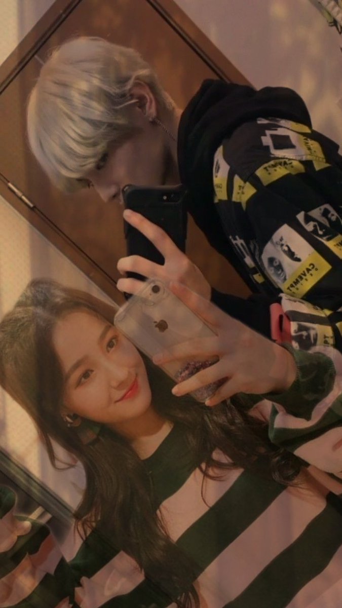 TaehyungAndNan1's tweet photo. Taecy was always beat ship cause they look capable they are just same in A to Z and Nancy is a kind girl and even feet in taehyung idel type and Nancy idel type is same as taehyung habit I will always wait them to be real #taecy #taehyungnancy #momolandbts #taecyisreal #vcy https://t.co/h0z8hVFs4x