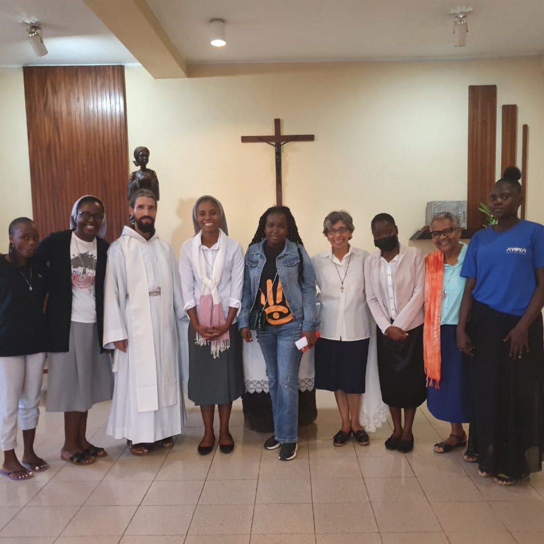 Nuestra hermana Branca ha renovado sus votos en la comunidad de Luanda. Nos unimos a su alegría y damos gracias a Dios por la bendición de su vida y por su respuesta a la llamada de seguir al Señor como <a href="/ADCSpinola/">ADC Spínola</a>.
#FamiliaSpínola #FamiliaADC