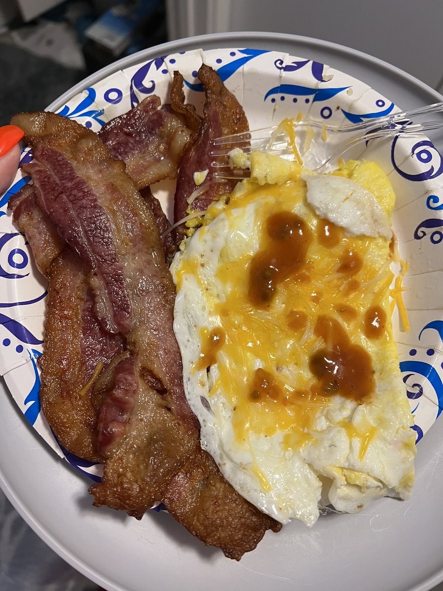 NAGameCollector's tweet photo. Bacon and eggs with some cheese and some picante sauce from my work it's basically a breakfast hot sauce #shecancook #Breakfast #eggs #bacon https://t.co/JaDxfFA3VZ