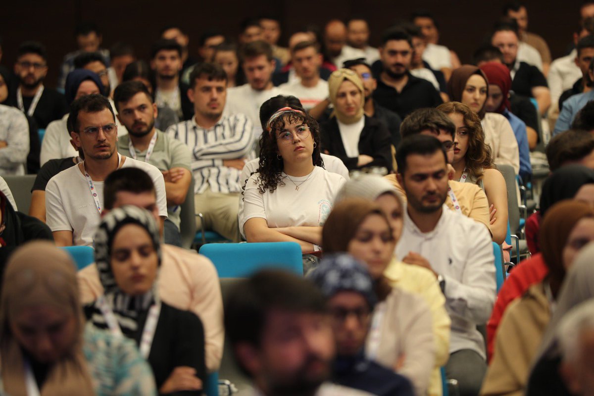 _aliyalcin_'s tweet photo. Bir sendikacı olmanın yanında aynı zamanda bir eğitimci olan Mehmet Akif İnan’ın mirası olan Memur-Sen’in sıradan bir teşkilat olması beklenemezdi şüphesiz.

İşte, Genç Memur-Sen’imizin üniversitelerdeki çalışmaları, Memur-Sen’in bir sendikadan öte okul olduğunu da gösteriyor. https://t.co/YrH86sqPbT
